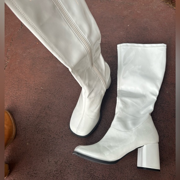 White GoGo boots - Picture 3 of 4